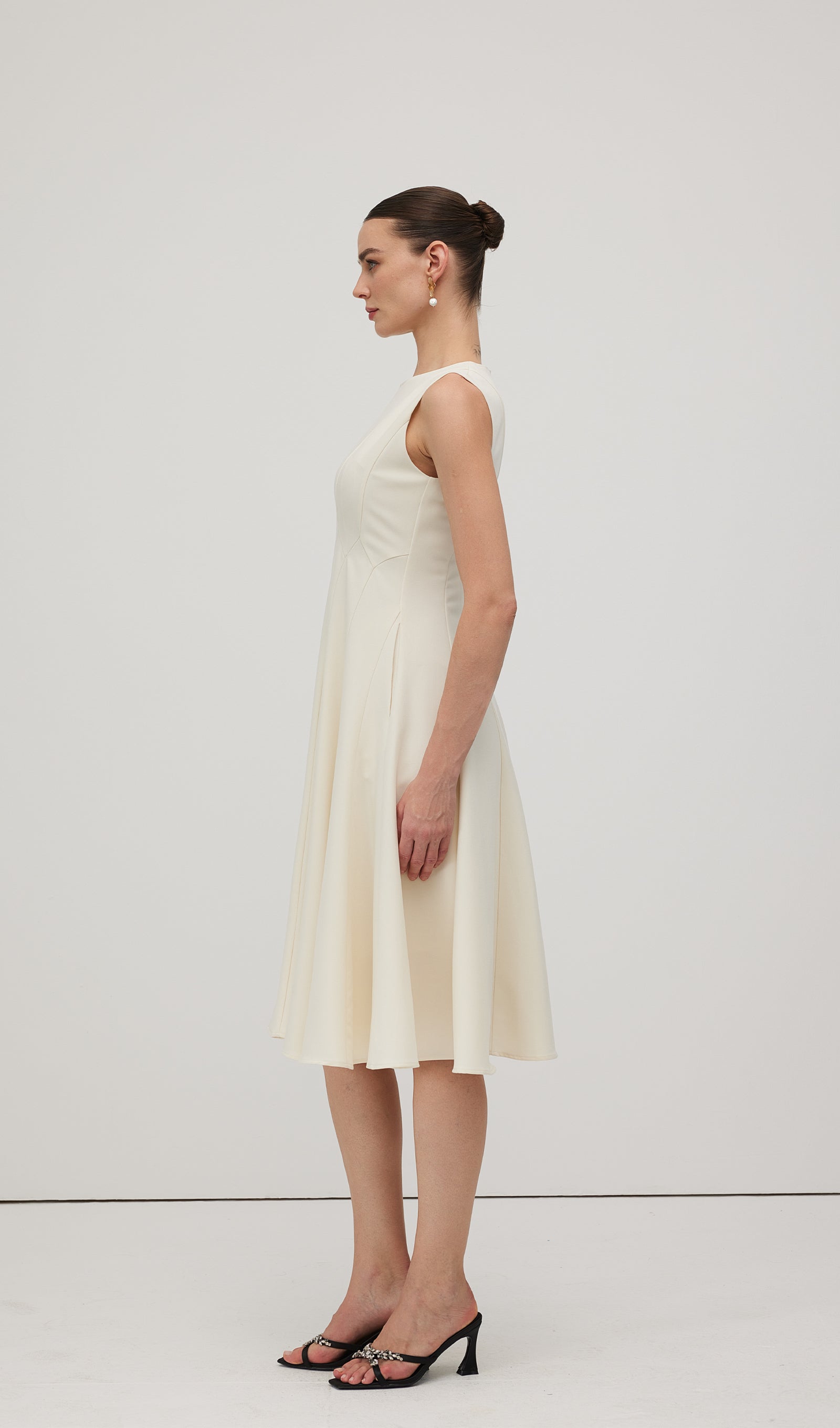 A Line Sleeveless Midi Dress