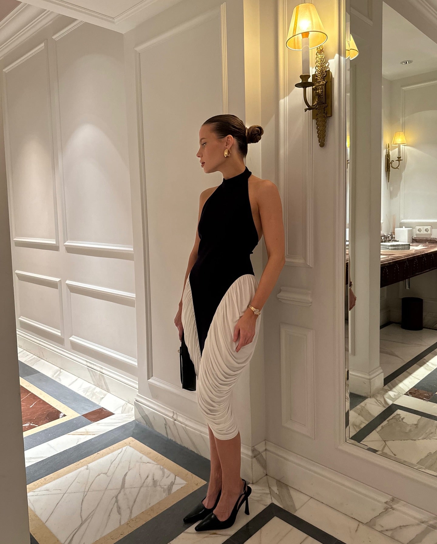 Halter High-Neck Sleeveless Backless Black-and-White Pleated Dress